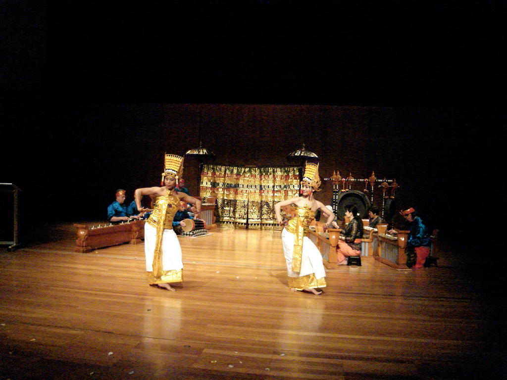 Balinese dancers with gamelan