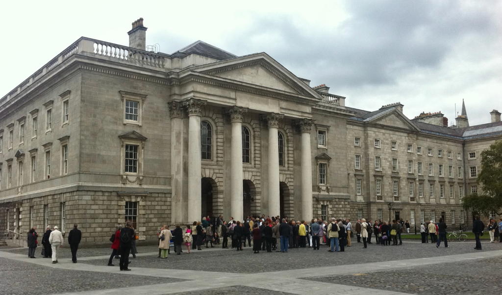 Concertgoers arriving at TCD Exam Hall