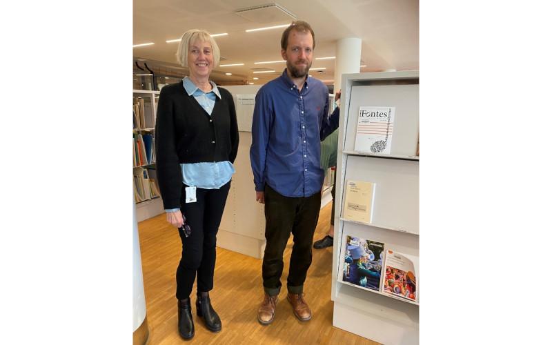 The library at the Norwegian Academy of Music. From left to right: Anna Sæmundsdottir and Johan Jørgensen. | Photo © Pia Shekhter.