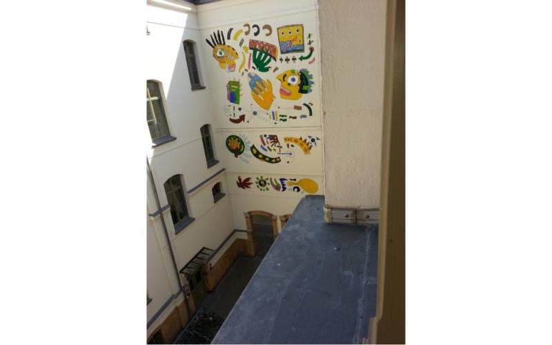 Image of decoratively painted exterior wall facing courtyard at the Hochschule in Leipzig